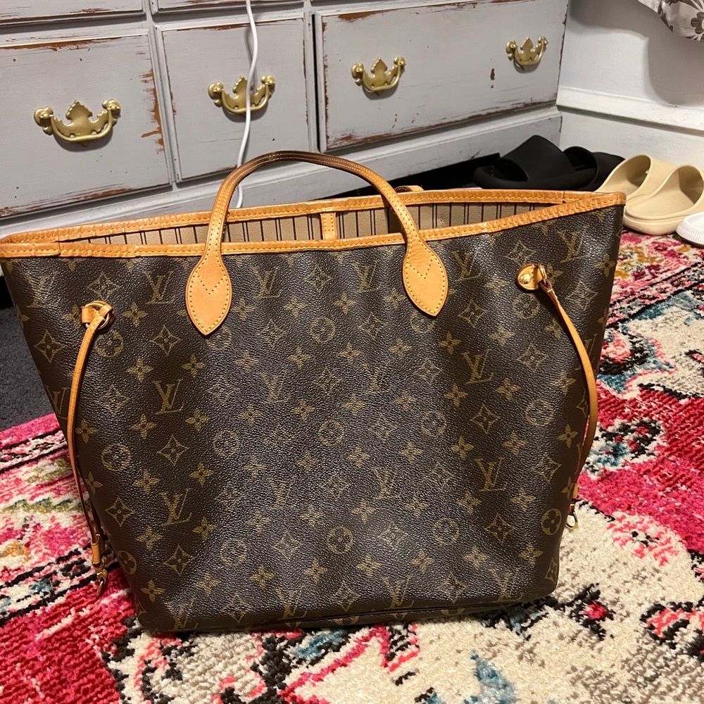 Authentic Louis Vuitton never full MM
